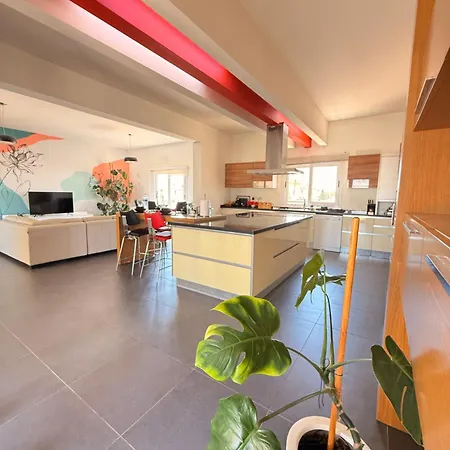 Location And Comfortable House Accommodatie bij particulieren