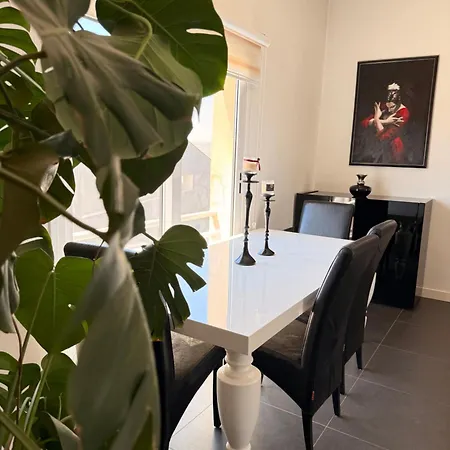 Location And Comfortable House Accommodatie bij particulieren
